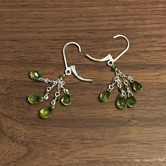 Gorgeous silver earrings with faceted green peridots for pierced ears - Picture 3 of 6